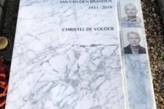 Gedenksteen urneveld Carrara